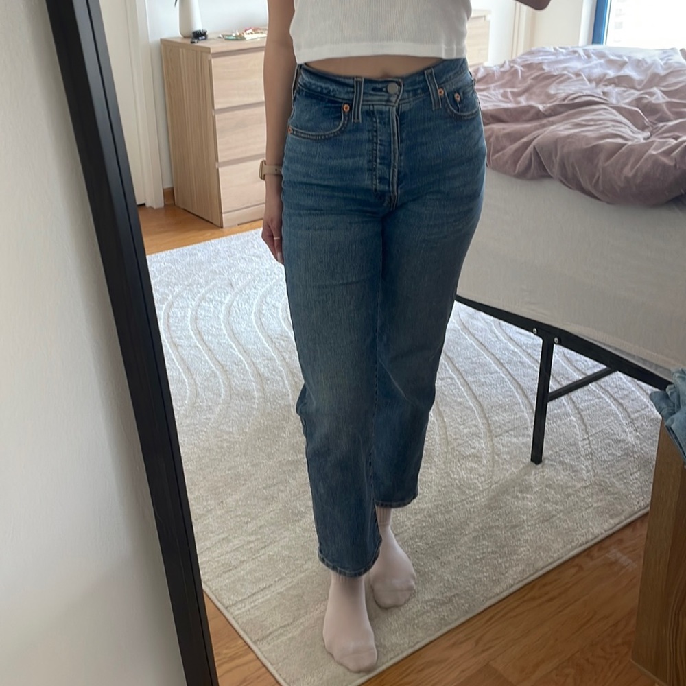 High rise Levi's med wash